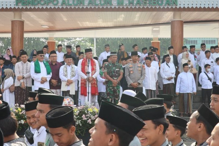 6000 Santri Padati Pawai HSN 2025 Bekasi (Diskominfostandi Kota Bekasi)