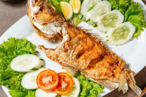 Cara Menggoreng Ikan agar Tidak Meledak dan Tetap Renyah (Freepik)
