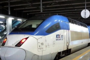 Kereta berkecepatan tinggi KTX di Korea Selatan. Foto: Kereta KTX