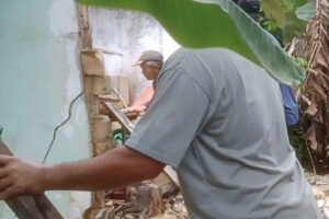 Letak Rumah Kepala Desa di Sukabumi Roboh