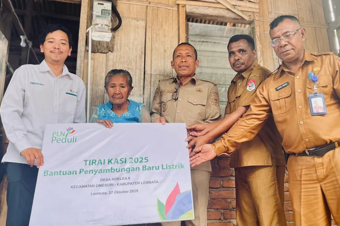 PLN Sambung Listrik Gratis 190 Rumah di Lembata Lewat Program Tirai Kasih (Istimewa)
