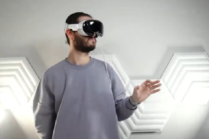 Samsung Galaxy XR (@BenGeskin)