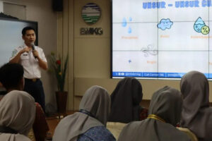 Siswa SMP Insan Cendekia Kunjungi BMKG (bmkg)