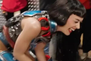 Viral Video Lempar Kue Ultah, Katy Perry Dihujat Tak Sopan dan Boros (X)