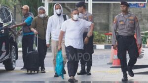 Gubernur Riau Diciduk KPK di Kafe: Skandal Guncang Daerah!