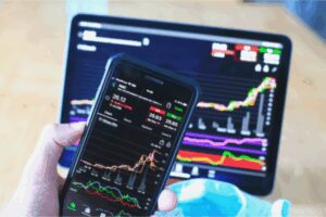 IHSG Sentuh 8.391, Investor Waspada Koreksi Tipis Hari Ini!