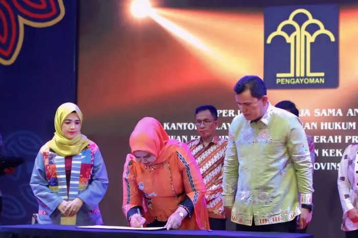 Batik Gong-gong & Tudung Manto Segera Dipatenkan, Kemenkum-Dekranasda Kepri Teken MoU