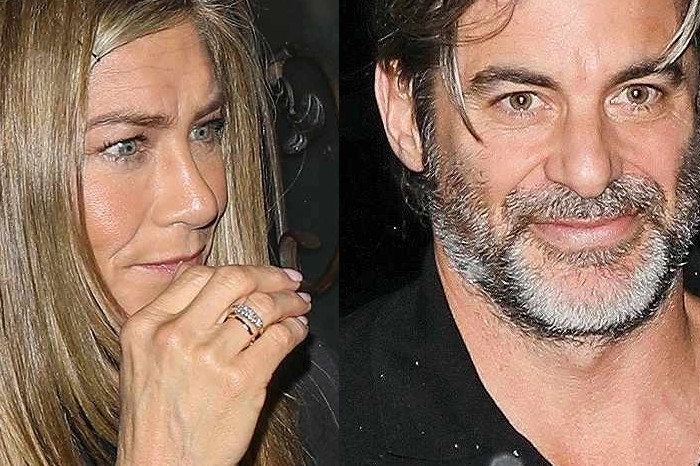Jennifer Aniston (kiri) dan pacarnya pergi ke sebuah restoran di Los Angeles.