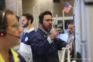 Data Penggajian Sektor Swasta Bayangi Wall Street, Investor Waspada!